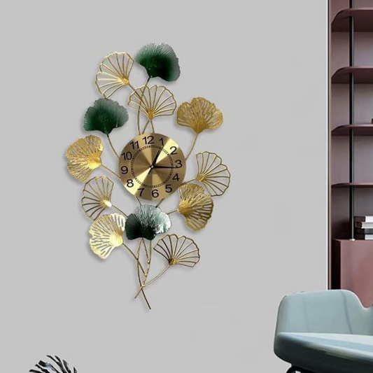 Wanduhr mit Ginkgo-Blättern